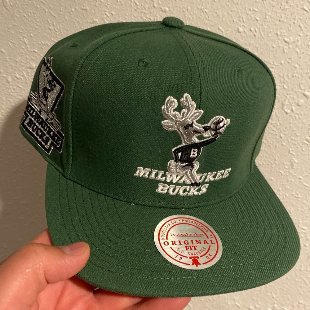 Mitchell & Ness Milwaukee Bucks Retro SnapBack Hat - Picture 1 of 7